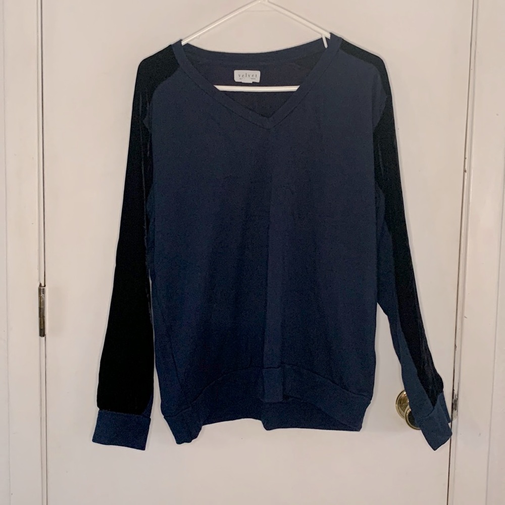 Velvet by Graham & Spencer slate blue sweatshirt with black velour down sleeves